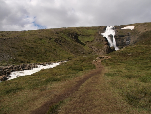 Der Weg zum Wasserfall