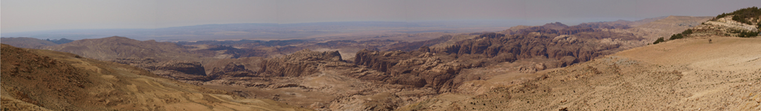 Aussicht ins Tal südlich von Petra