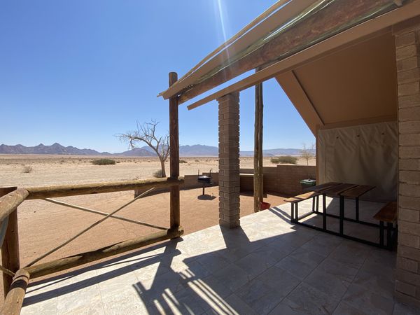 Terrasse mit Blick auf Wüste