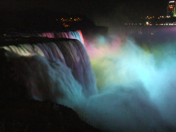 Niagara Falls bei Nacht