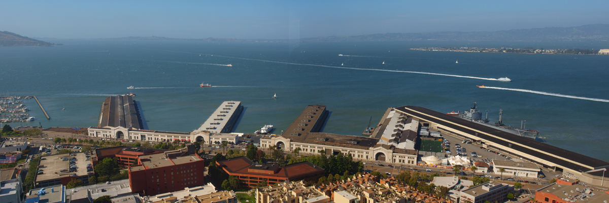 Ausblick vom Coit Tower auf den Hafen von San Francisco