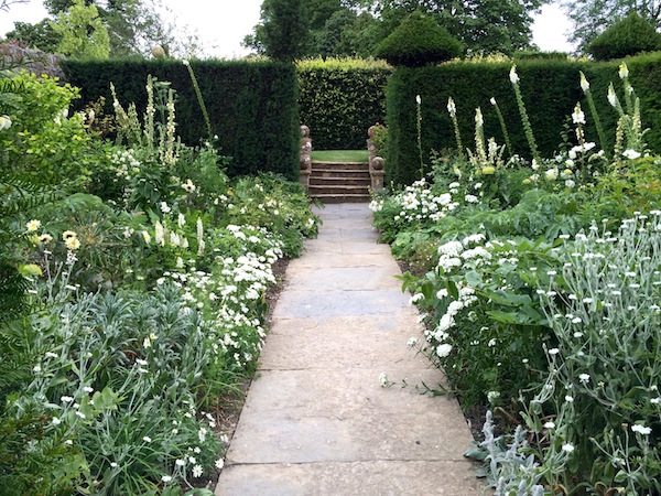 Weißer Garten von Lytes Cary Manor
